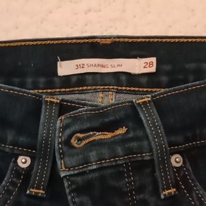 Levi 312 Shaping Slim SZ 28 Jeans